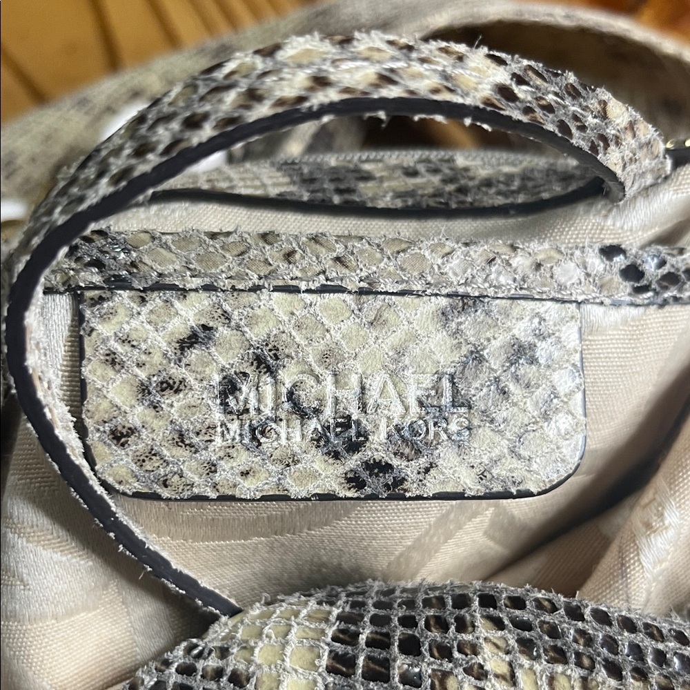 Michael Kors Python Embossed Boho - Picture 10 of 12